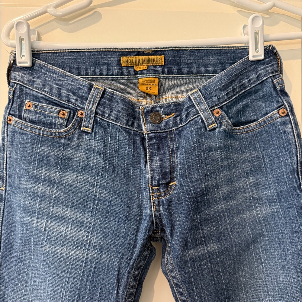 Hollister Jeans - Size 0 Short - Picture 2 of 5